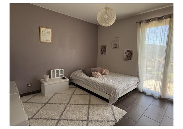 VILLA DE 166M2 DE PLAIN PIED AVEC PISCINE ET GRAND SOUS SOL