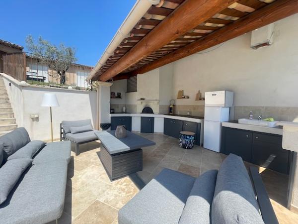 VILLA DE 166M2 DE PLAIN PIED AVEC PISCINE ET GRAND SOUS SOL