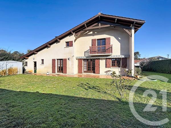 Maison à vendre  6 pièces - 235,70 m 2   BIDART  - 64