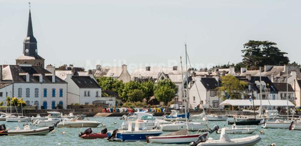 Maison en pierre au coeur du bourg