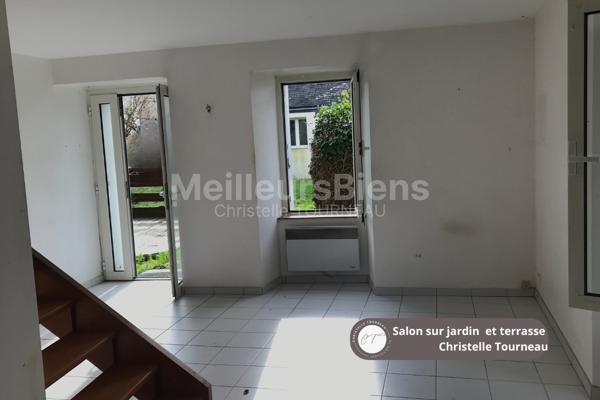 Maison en pierre au coeur du bourg