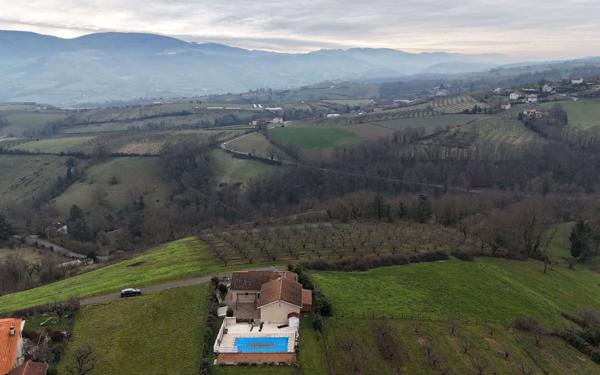 Maison à vendre    6 pièces •  Bessenay