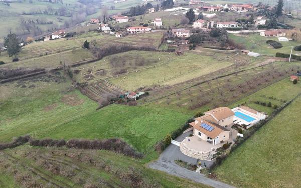 Maison à vendre    6 pièces •  Bessenay