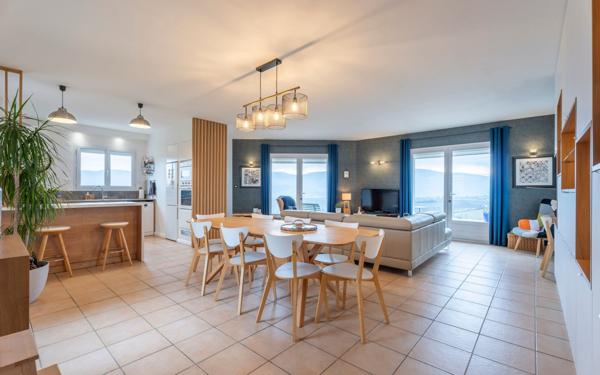 Maison à vendre    6 pièces •  Bessenay