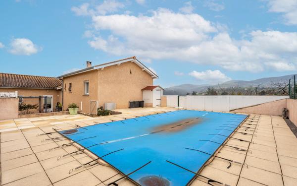 Maison à vendre    6 pièces •  Bessenay