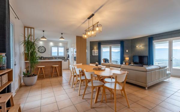 Maison à vendre    6 pièces •  Bessenay