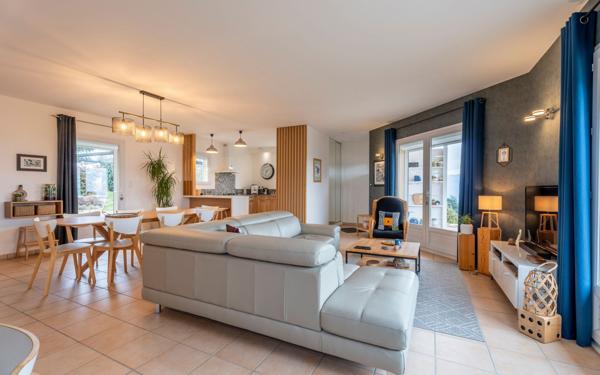 Maison à vendre    6 pièces •  Bessenay