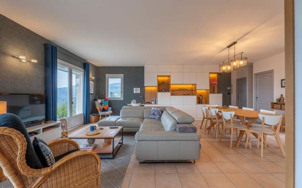 Maison à vendre    6 pièces •  Bessenay