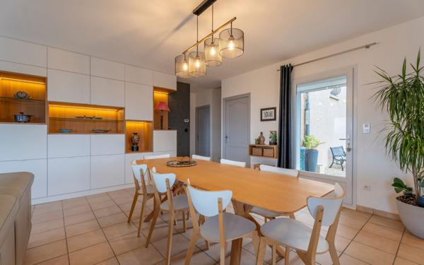 Maison à vendre    6 pièces •  Bessenay