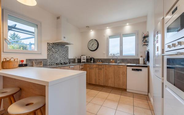 Maison à vendre    6 pièces •  Bessenay