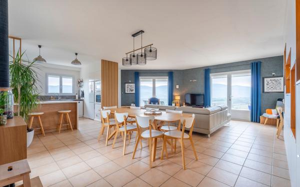 Maison à vendre    6 pièces •  Bessenay