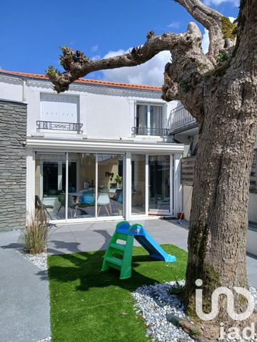 Maison 5 pièces de 130 m² à Bellevigny (85170)