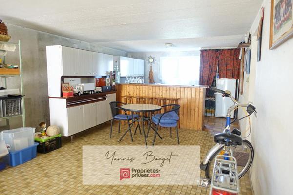 Maison familiale avec grand jardin clos et dépendances à Chauché