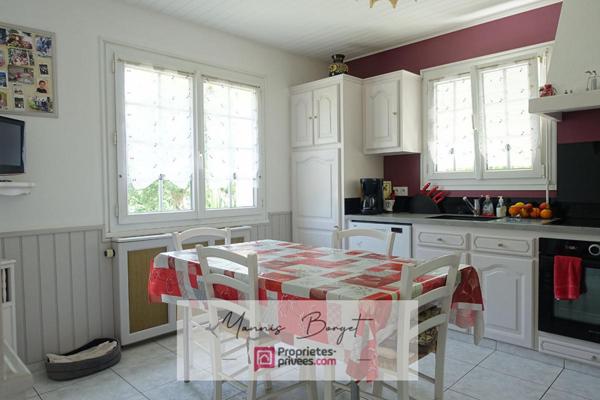 Maison familiale avec grand jardin clos et dépendances à Chauché