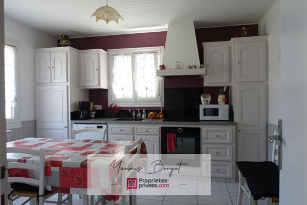 Maison familiale avec grand jardin clos et dépendances à Chauché