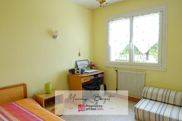 Maison familiale avec grand jardin clos et dépendances à Chauché