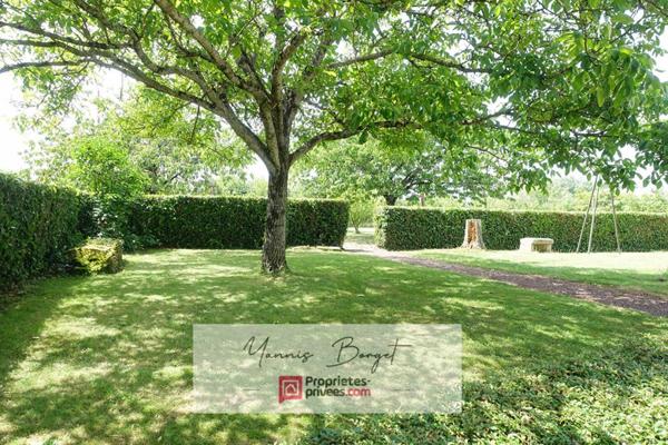 Maison familiale avec grand jardin clos et dépendances à Chauché