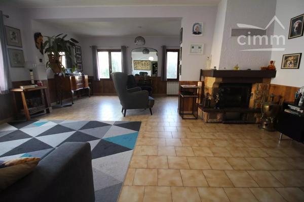 A vendre une maison de plain pied de 90 m² habitables.