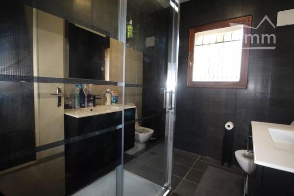 A vendre une maison de plain pied de 90 m² habitables.