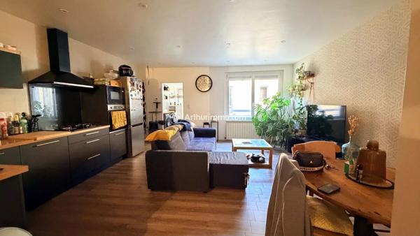 Vente                                                      Appartement
                        
                     3 pièces                      80 m2                     à Millau