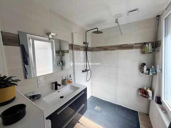 Vente                                                      Appartement
                        
                     3 pièces                      80 m2                     à Millau