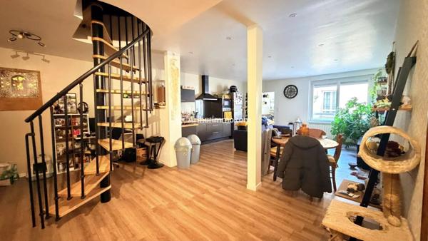 Vente                                                      Appartement
                        
                     3 pièces                      80 m2                     à Millau