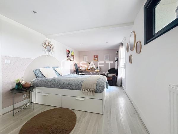 ? MAISON FAMILIALE – VOLUMES, LUMIÈRE, PISCINE, ÉCOLES-COLLÈGE-ACTIVITÉS À PIED, TÉLÉTRAVAIL/ PROFESSION LIBÉRALE