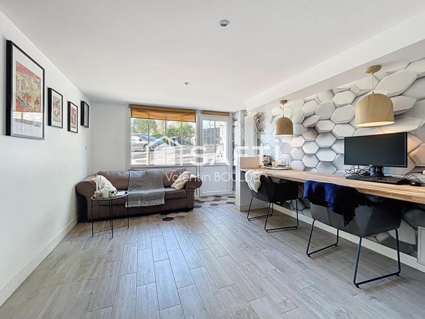 ? MAISON FAMILIALE – VOLUMES, LUMIÈRE, PISCINE, ÉCOLES-COLLÈGE-ACTIVITÉS À PIED, TÉLÉTRAVAIL/ PROFESSION LIBÉRALE