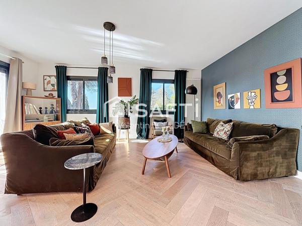 ? MAISON FAMILIALE – VOLUMES, LUMIÈRE, PISCINE, ÉCOLES-COLLÈGE-ACTIVITÉS À PIED, TÉLÉTRAVAIL/ PROFESSION LIBÉRALE