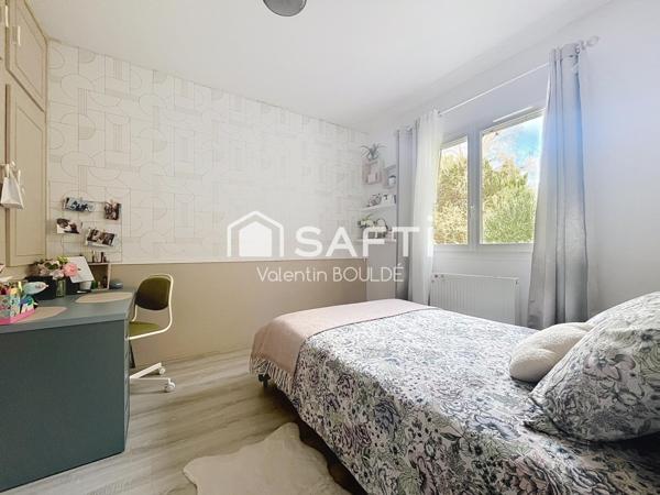 ? MAISON FAMILIALE – VOLUMES, LUMIÈRE, PISCINE, ÉCOLES-COLLÈGE-ACTIVITÉS À PIED, TÉLÉTRAVAIL/ PROFESSION LIBÉRALE