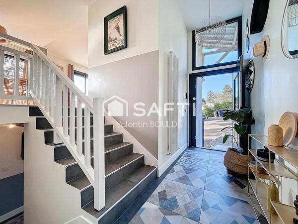 ? MAISON FAMILIALE – VOLUMES, LUMIÈRE, PISCINE, ÉCOLES-COLLÈGE-ACTIVITÉS À PIED, TÉLÉTRAVAIL/ PROFESSION LIBÉRALE