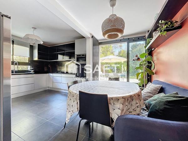 ? MAISON FAMILIALE – VOLUMES, LUMIÈRE, PISCINE, ÉCOLES-COLLÈGE-ACTIVITÉS À PIED, TÉLÉTRAVAIL/ PROFESSION LIBÉRALE