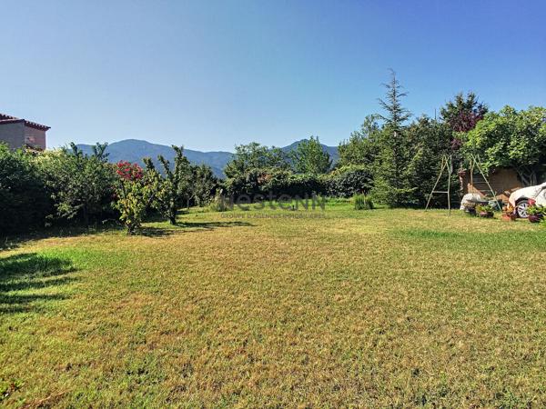 Terrain constructible et viabilisé de 744 m² sur Saint Genis des Fontaines