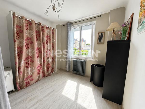 Vente jolie maison rénovée de 105 m² avec 3 chambres, terrasse, centre ville de Château-du-loir (72500)