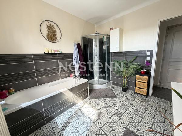 Vente jolie maison rénovée de 105 m² avec 3 chambres, terrasse, centre ville de Château-du-loir (72500)
