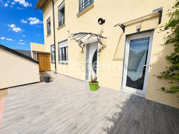 Vente jolie maison rénovée de 105 m² avec 3 chambres, terrasse, centre ville de Château-du-loir (72500)
