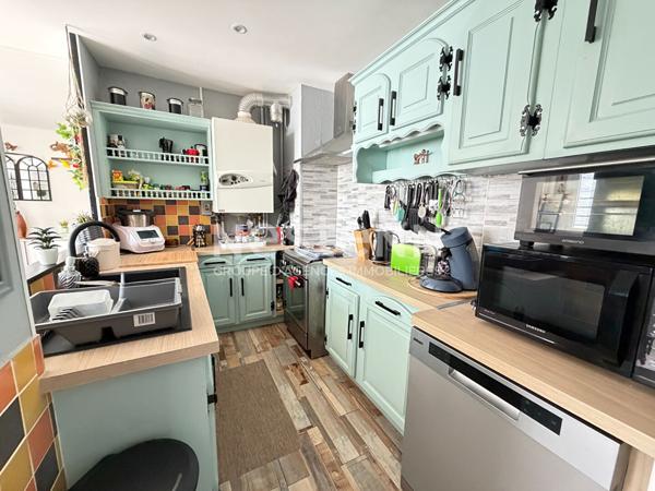 Vente jolie maison rénovée de 105 m² avec 3 chambres, terrasse, centre ville de Château-du-loir (72500)