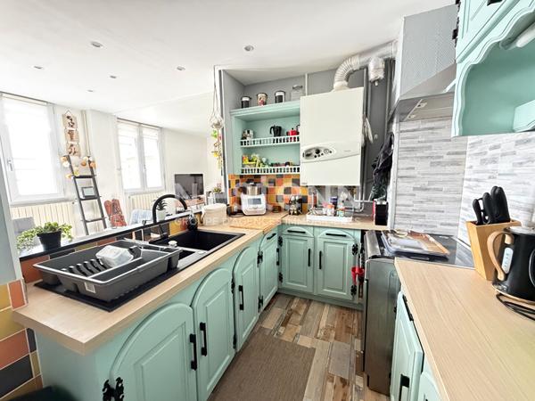 Vente jolie maison rénovée de 105 m² avec 3 chambres, terrasse, centre ville de Château-du-loir (72500)