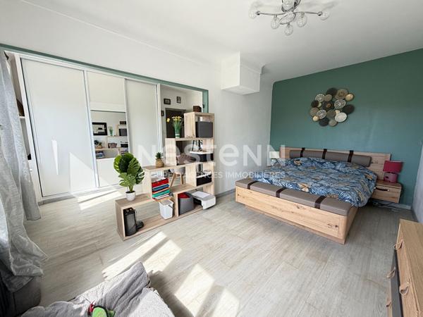 Vente jolie maison rénovée de 105 m² avec 3 chambres, terrasse, centre ville de Château-du-loir (72500)