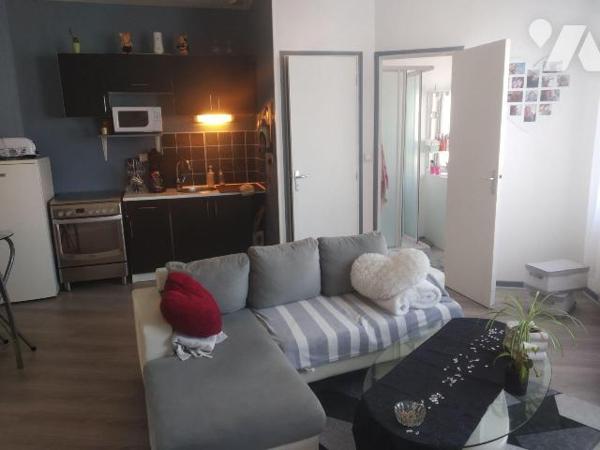 Centre ville de Forges les Eaux, un immeuble de rapport comprenant :
- au rez-de-chaussée : la...