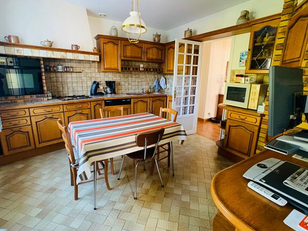 AIFFRES. Maison de plain pied 154m2. 6 Pièces., Aiffres 79230