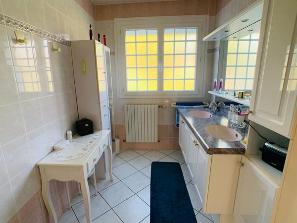 AIFFRES. Maison de plain pied 154m2. 6 Pièces., Aiffres 79230