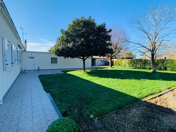 AIFFRES. Maison de plain pied 154m2. 6 Pièces., Aiffres 79230