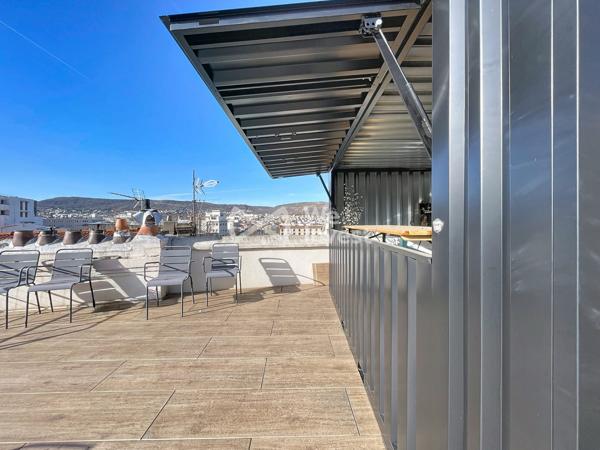 Appartement de type 2 avec spacieuse terrasse de 76 m2.