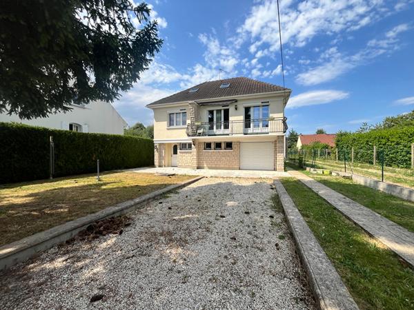 Maison traditionnelle 4 chambres sous sol total SAINT ARNOULT EN YVELINES