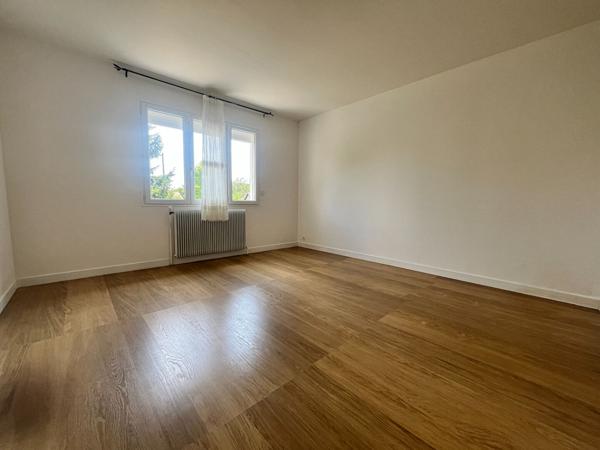 Maison traditionnelle 4 chambres sous sol total SAINT ARNOULT EN YVELINES