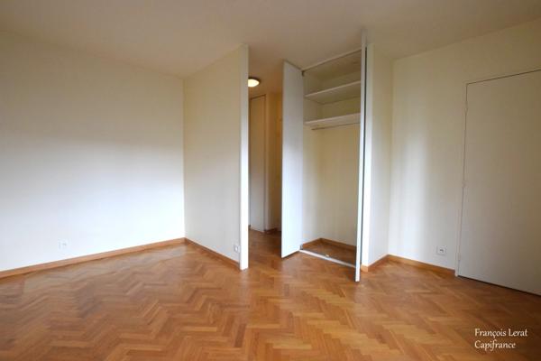 Dpt Hauts de Seine (92), à louer ISSY LES MOULINEAUX Studio de 20,57 m2 avec cave - Métro Corentin Celton - 882 € C.C/mois
