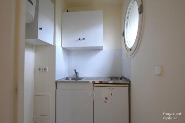 Dpt Hauts de Seine (92), à louer ISSY LES MOULINEAUX Studio de 20,57 m2 avec cave - Métro Corentin Celton - 882 € C.C/mois