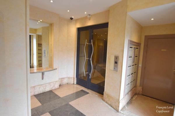 Dpt Hauts de Seine (92), à louer ISSY LES MOULINEAUX Studio de 20,57 m2 avec cave - Métro Corentin Celton - 882 € C.C/mois