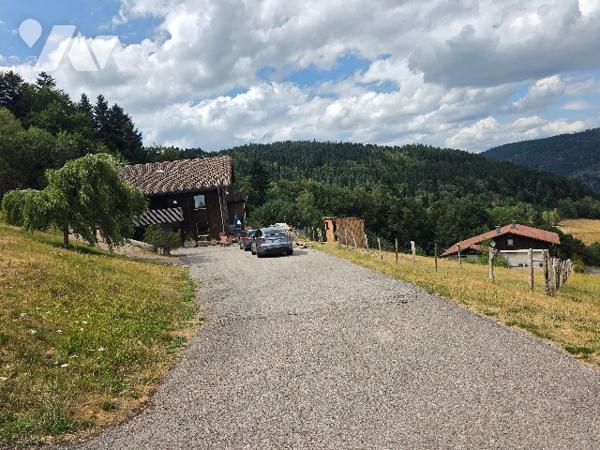 15906
A VENTRON (88310) 6 Sous l’Hermitage 
Une maison à usage d’habitation de 325 m2 de 1970